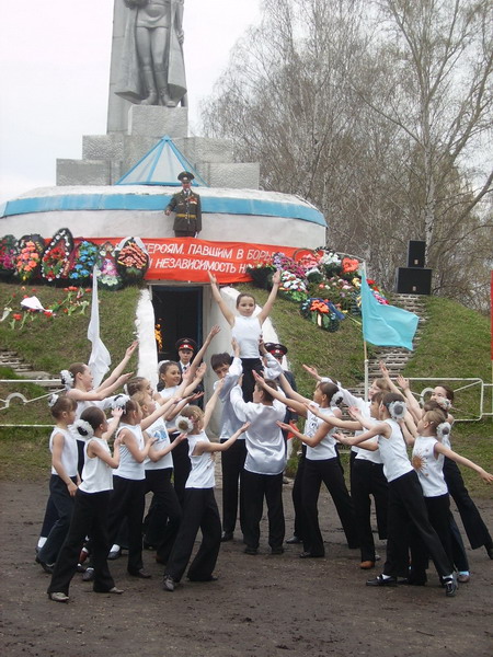 13:25 В Комсомольском районе состоялся торжественный митинг