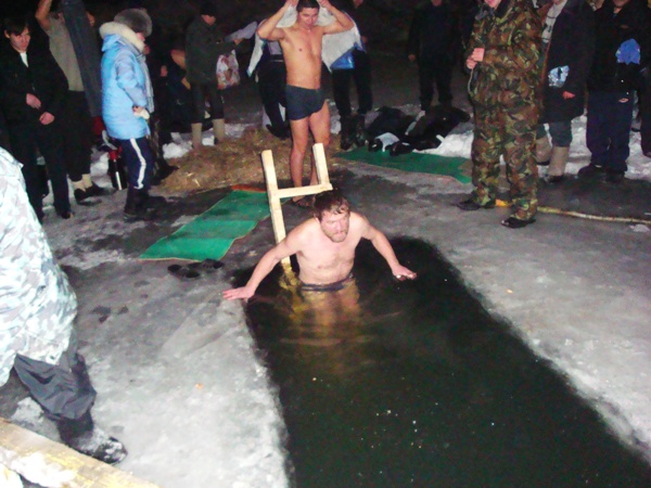 На Крещение искупались в проруби