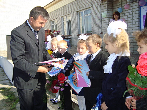 17:17 День знаний: глава Красночетайского района поздравил с 1 сентября учащихся Штанашской школы