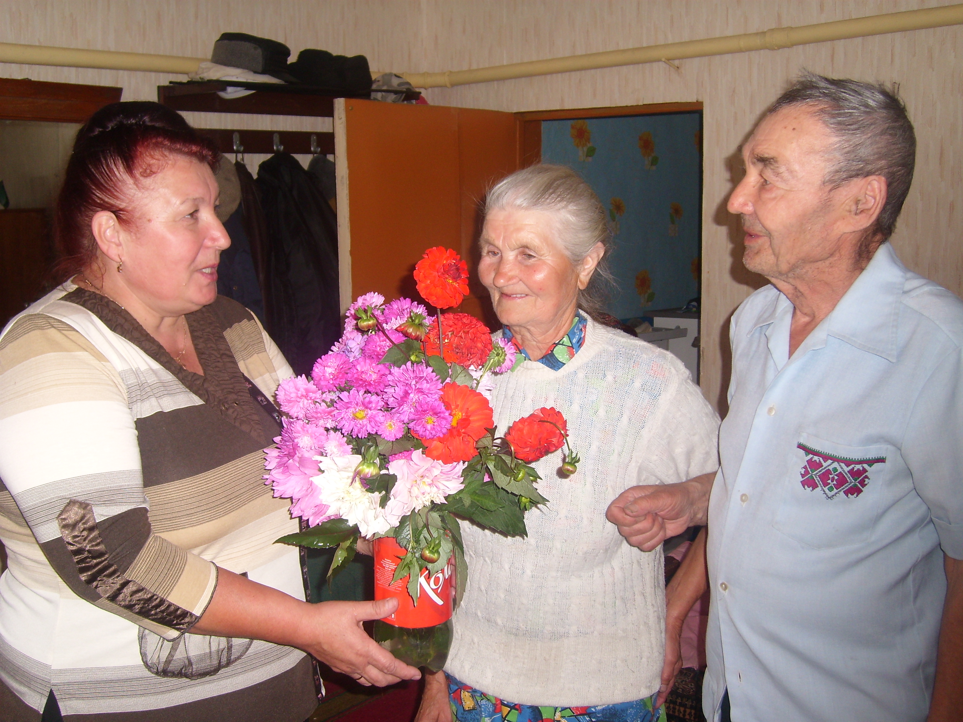 17:15 Красночетайский район: ветераны-педагоги принимали поздравления от социальных работников