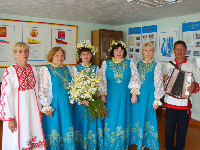 Творческие работники АУ «КДЦ Красночетайского района» на праздновании Дня семьи, любви и верности