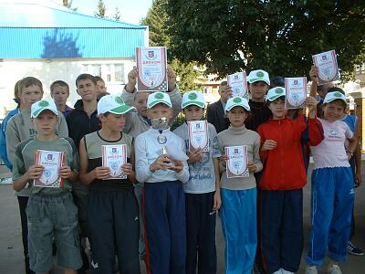 Соревновались в эстафетном пробеге "Космическая миля"