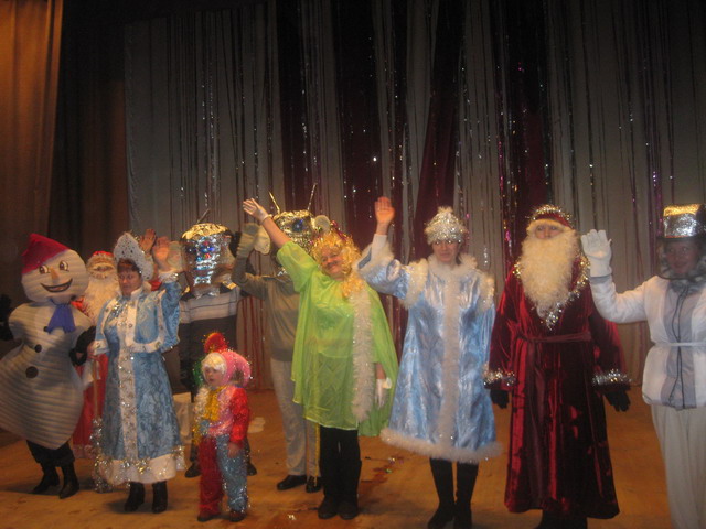 «Новый год в космосе» - новогодние театрализованные программы с участием ростовых кукол, посвященные Году Российской космонавтики