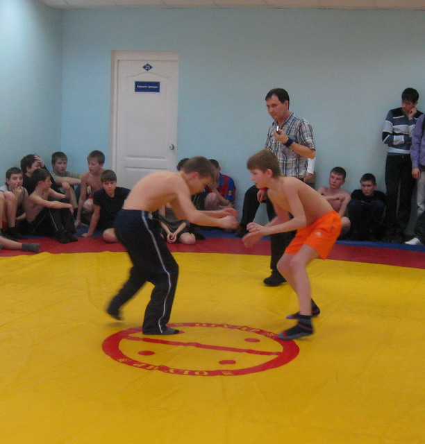 В Порецком районе впервые состоялись спортивные соревнования по вольной борьбе среди школьников