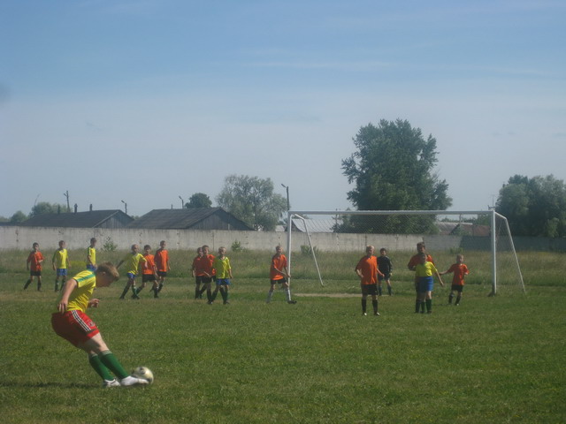 Футбольные старты молодежных сборных района