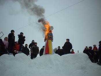 В поселке Урмары прошло праздничное районное мероприятие «Проводы зимы»
