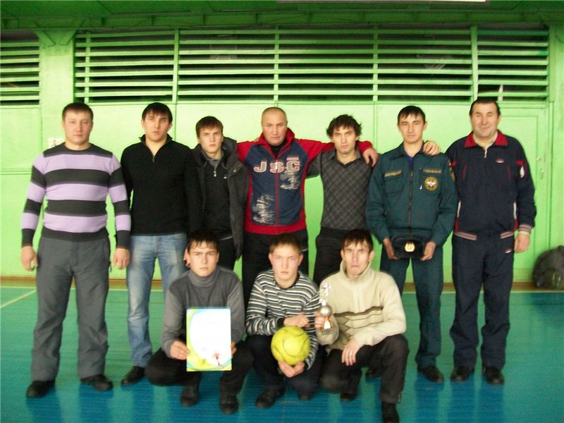 Кубок главы администрации Урмарского района по мини-футболу завоевали староурмарцы