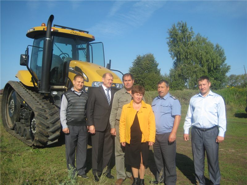 В Урмарском районе новый трактор «Chellenger» МТ765С