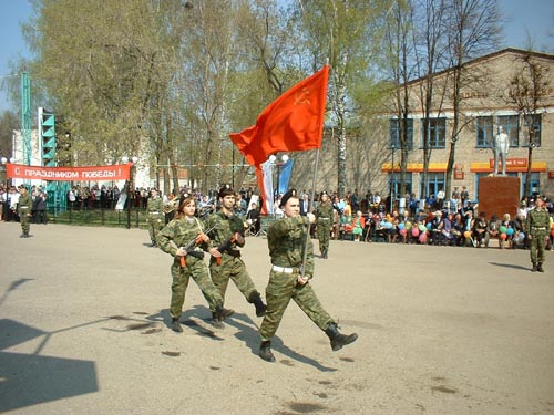 13:43 В Урмарах прошел праздничный парад, посвященный 60-летию победы советского народа в Великой Отечественной войне