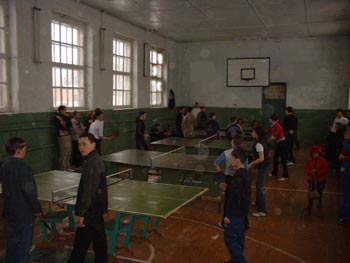 На районном теннисном турнире среди школьников