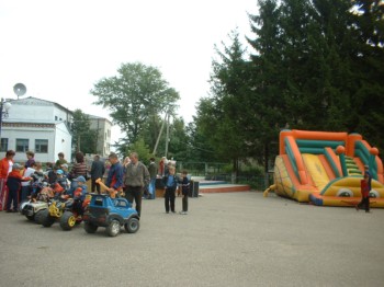 10:28 В Урмарах - детский городок аттракциона