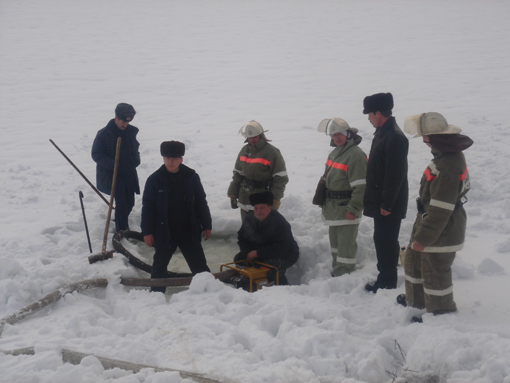 Учения показали эффективность работы мотопомпы по откачке воды.