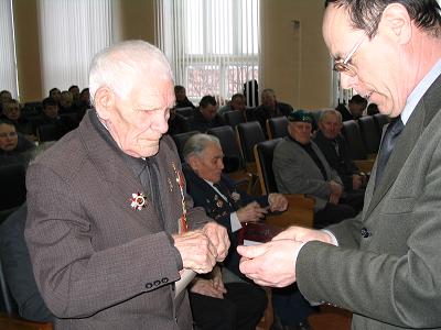 В Шемуршинском  районе  началось  вручение медалей «60 лет Победы в Великой Отечественной войне 1941-1945 г.г.»