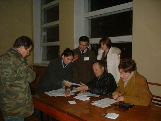 Прибытие первых двух избирательных участков в Шумерлинскую районную ТИК