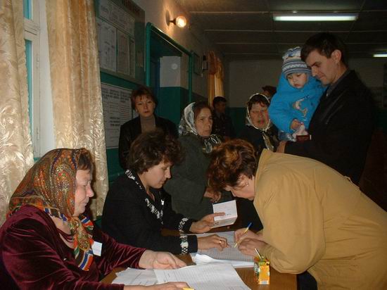 18:27 На 18 часов в Шумерлинском районе проголосовало 53,9%  избирателей
