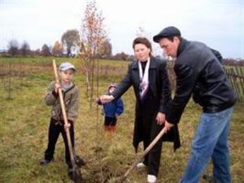 13:05 "Посади дерево и сохрани его": в  Шумерлинском районе в  2008 году  посажено 55780 деревьев и 3320 кустарников