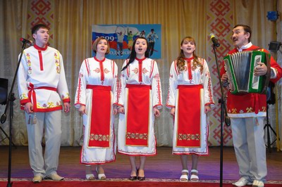 Твои люди район: соло для семейного ансамбля