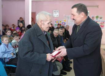 В Шумерлинском районе вручены первые юбилейные медали ""65 лет Победы в Великой Отечественной войне 1941—1945"