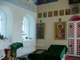 В Ходарской церкви один из двухпрестольных праздников - святых Петра и Павла