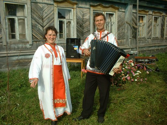 Передвижное клубное учреждение Шумерлинского района продолжает дарить своими выступлениями радость жителям отдаленных населенных пунктов