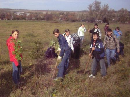 Егоркинские школьники принимают участие в акции «Посади дерево и сохрани его»