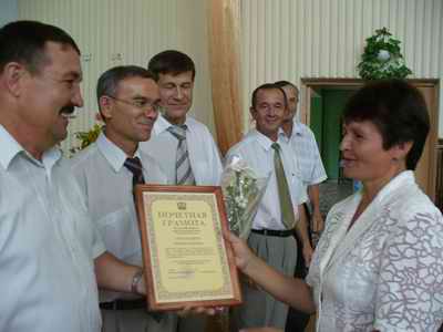 Награждение педагогических работников на августовской конференции-2007