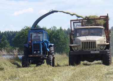 В хозяйствах Шумерлинского района идет подготовка зерноуборочных комбайнов к  предстоящим сельхозработам