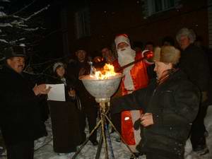 Дед Мороз своим посохом зажег газовый факел в Пинерах Шумерлинского района