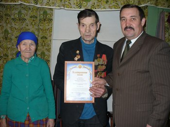 10:47 Глава Шумерлинского района поздравил участников Великой Отечественной войны с 80-летним юбилеем