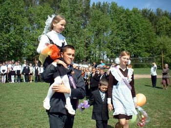 Девятиклассники Ювановской СОШ мечтают получить аттестат о среднем образовании в новой школе.