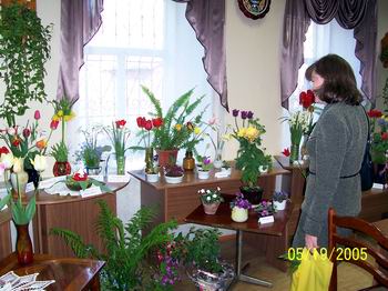 14:28 В Ядринской библиотеке была открыта выставка весенних цветов «Цветы победителям»