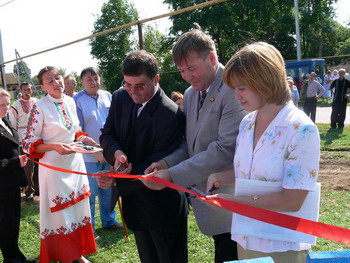10:32 В День знаний в Ядринском районе открылась десятая модельная библиотека