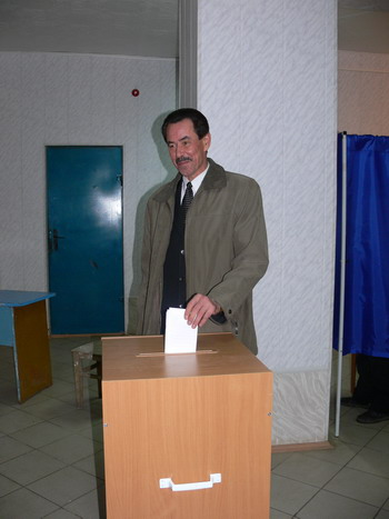 10:09 Глава Ядринского района принял участие в голосовании на выборах депутатов в Государственный Совет Чувашской Республики четвертого созыва