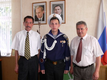 13:38 Привет с базового тральщика «Ядрин»