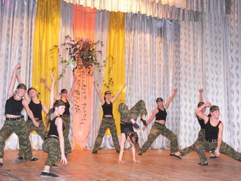 10:33 В Ядрине прошел юбилейный концерт танцевальный группы «Ювента»