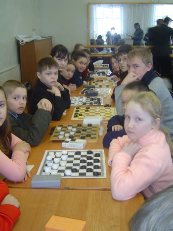 В Ядрине прошел шашечный турнир «Папа, мама и я – спортивная семья»