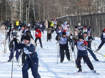 14:03 На старт «Лыжни России – 2010» вышли более 400 лучших лыжников Ядринского района