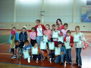 Воспитанники пришкольных оздоровительных лагерей г. Ядрин приняли участие в веселой эстафете «От игры к спорту»