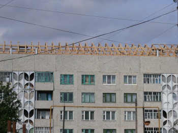 В Ядринском районе продолжаются работы по капитальному ремонту трех многоквартирных домов