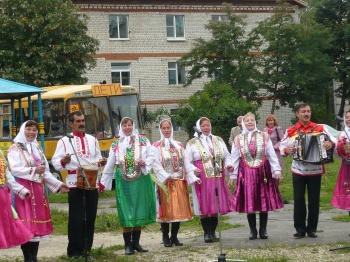В рамках празднования Дня города в микрорайонах Ядрина прошли концерты коллективов художественной самодеятельности