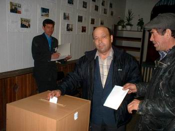 На 18:00 на дополнительных выборах депутата Государственного Совета ЧР III созыва проголосовало 44,75% избирателей