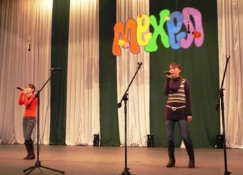 16:45_ Яльчикские исполнители – участники отборочного тура 2-го республиканского конкурса исполнителей детской чувашской песни "Мехел"
