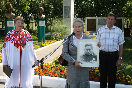 13:00 Состоялся торжественный митинг, посвященный 100-летнему юбилею со дня рождения Героя Советского Союза Александра Беляева