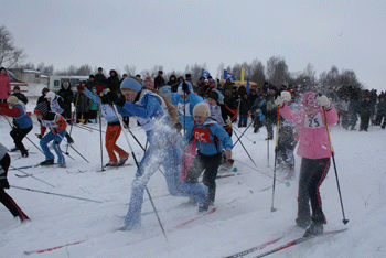 11:44 Яльчикский район: на старт "Лыжни России-2009" вышли любители спорта