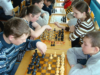 13:20_ Состоялся турнир по шахматам среди школьников памяти Владимира Васильева