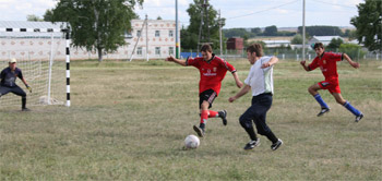 13:15 В День физкультурника в Яльчикском районе состоялся открытый турнир по мини-футболу среди сельских поселений