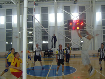 10:42_ Стартовал II районный турнир по волейболу