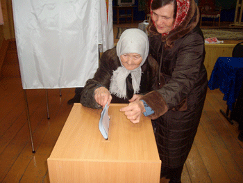 11:15 94-летняя Ю.С.Ильина проголосовала на Избахтинском избирательном участке