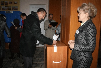 11:17 Глава администрации Яльчикского района Н.П.Миллин принял участие в выборах