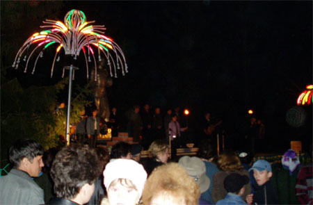 16:21 8 мая 2004 года на центральной площади с.Яльчики прошло факельное шествие.